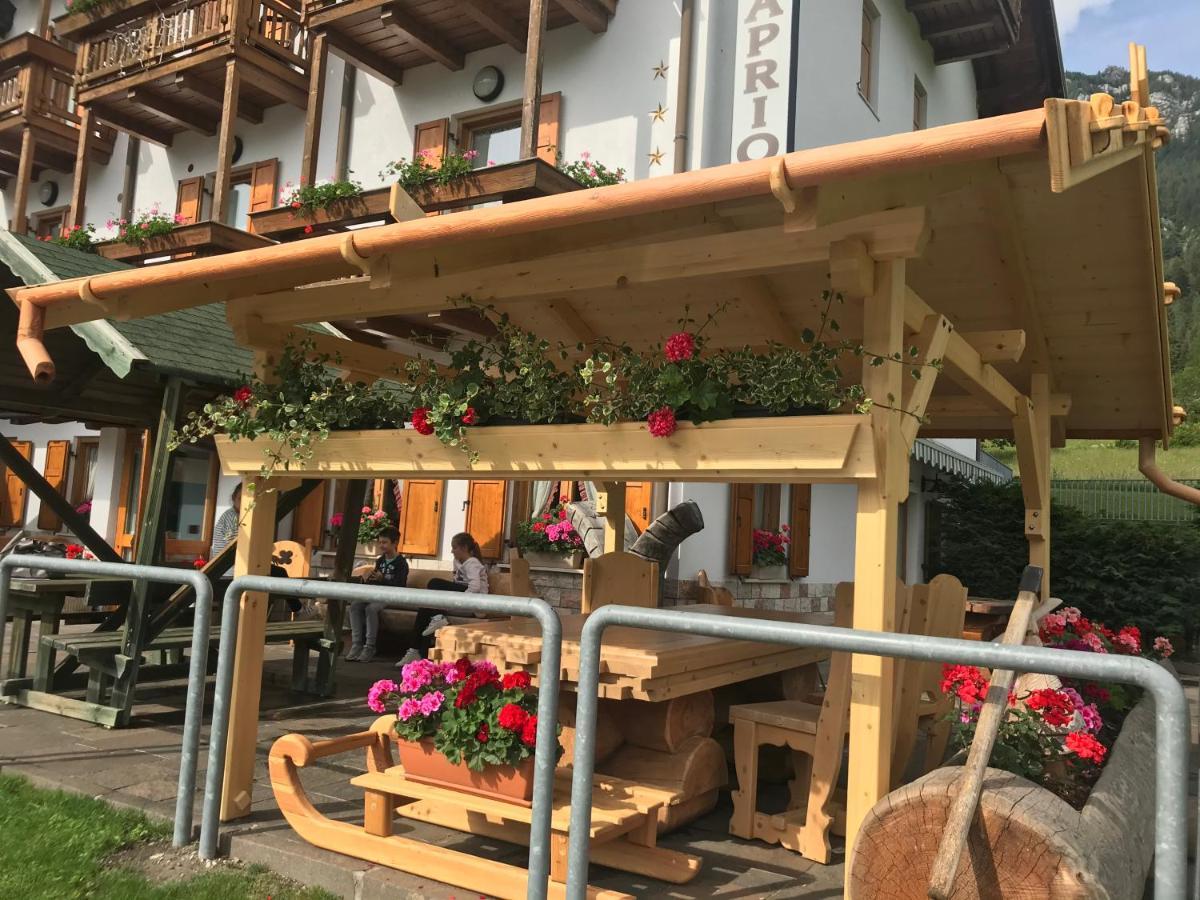 Kapriol Hotel Castello Tesino Eksteriør billede