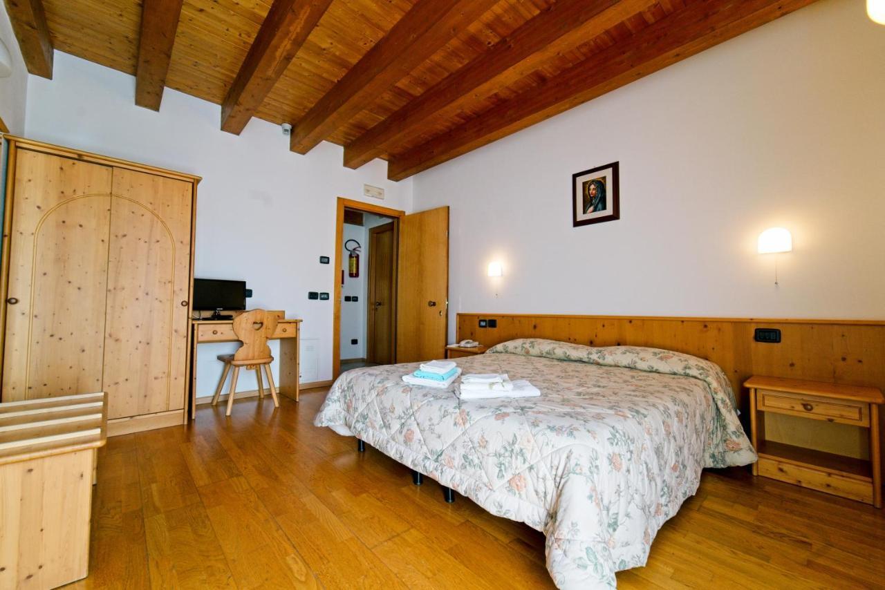 Kapriol Hotel Castello Tesino Eksteriør billede