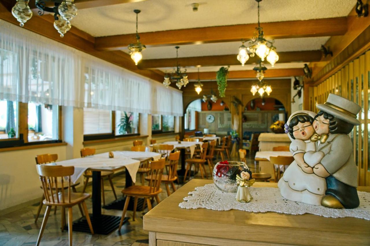 Kapriol Hotel Castello Tesino Eksteriør billede