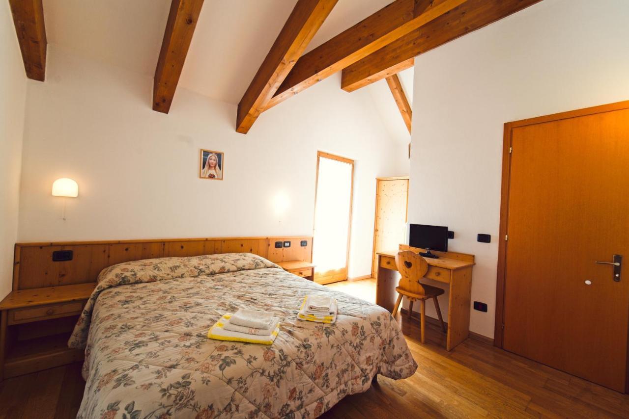 Kapriol Hotel Castello Tesino Eksteriør billede