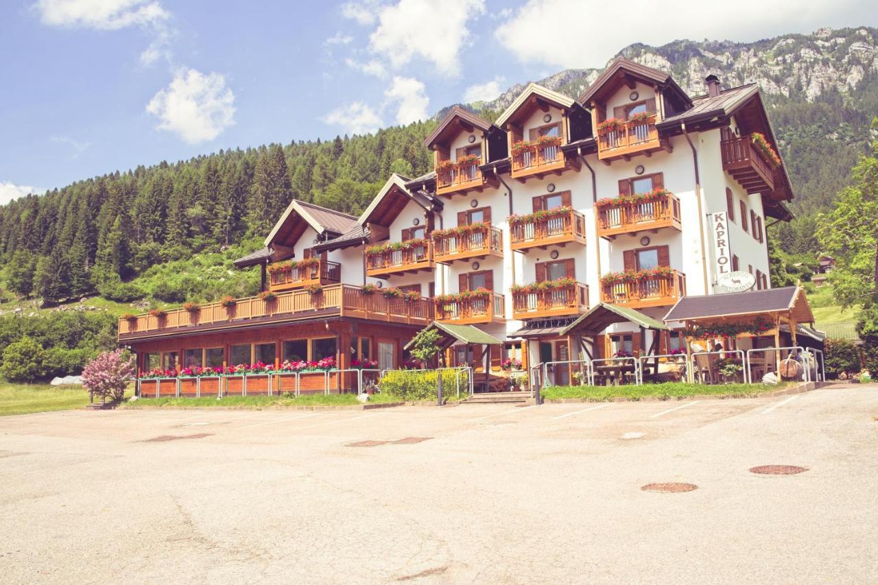 Kapriol Hotel Castello Tesino Eksteriør billede