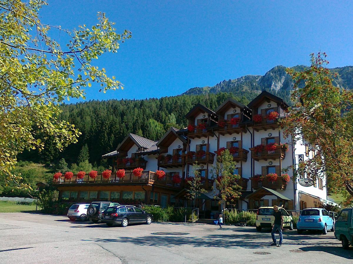 Kapriol Hotel Castello Tesino Eksteriør billede
