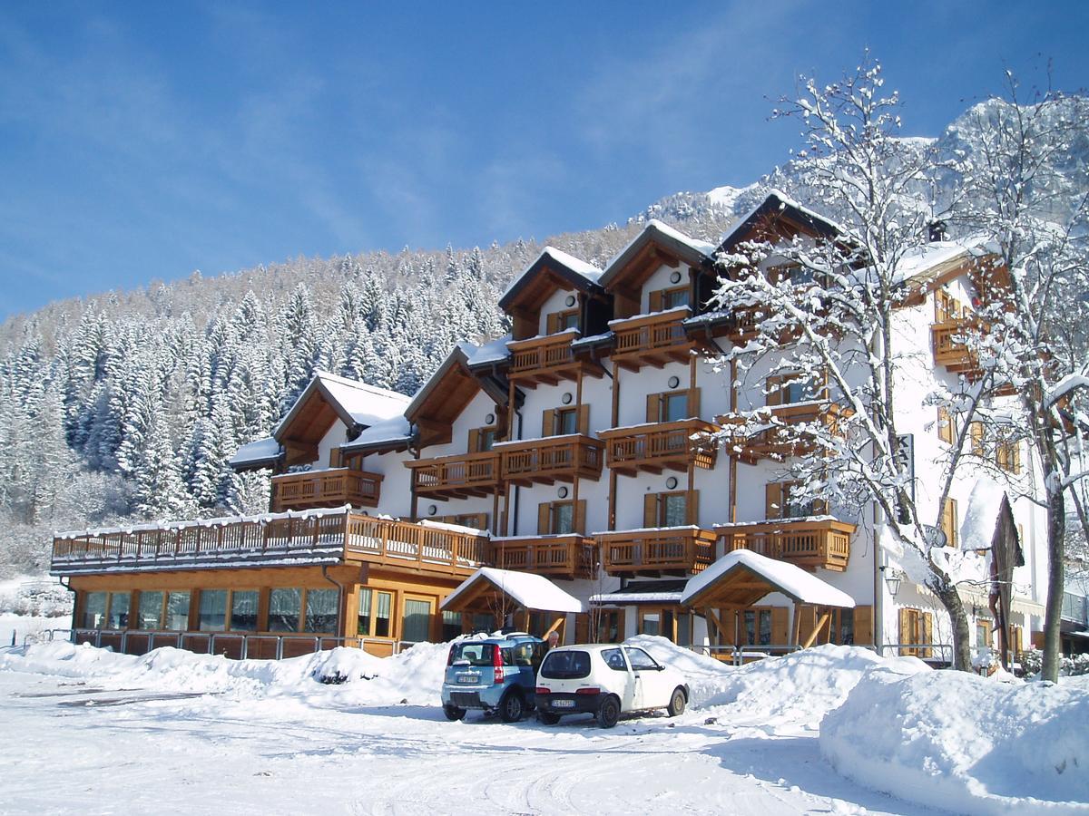 Kapriol Hotel Castello Tesino Eksteriør billede