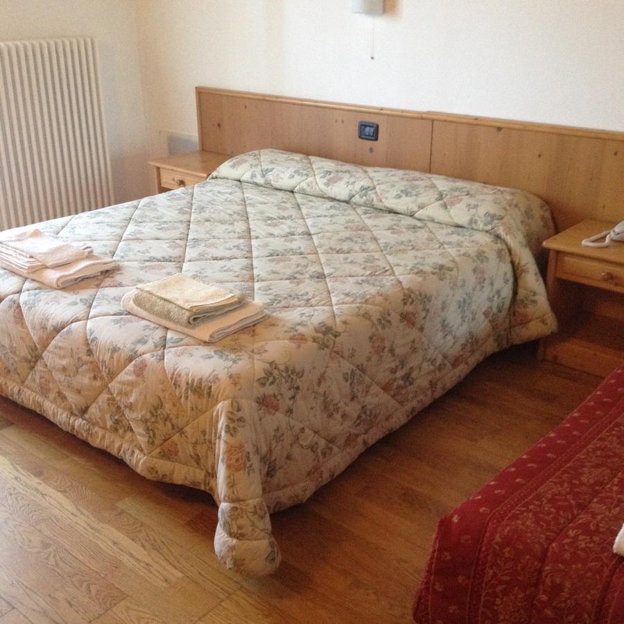 Kapriol Hotel Castello Tesino Eksteriør billede