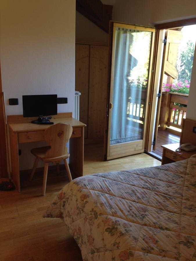 Kapriol Hotel Castello Tesino Eksteriør billede
