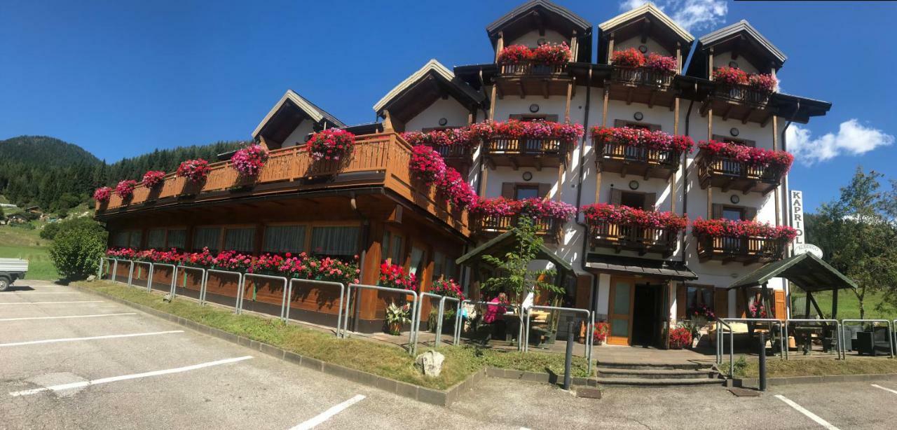 Kapriol Hotel Castello Tesino Eksteriør billede