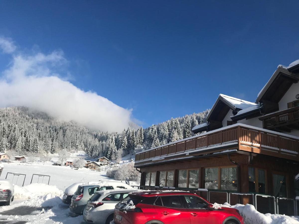 Kapriol Hotel Castello Tesino Eksteriør billede